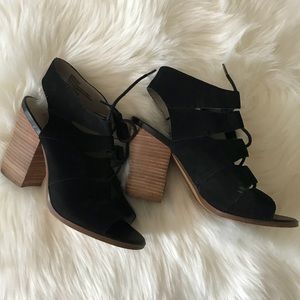 Hinge Drea Sandals